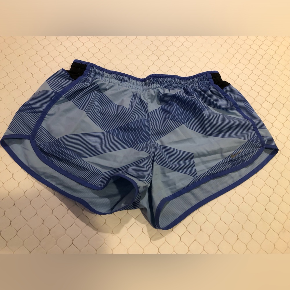 NIKE Women’s Dri Fit Running Shorts Size Medium